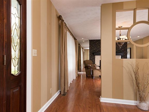 4th image of 1203 S Park Dr