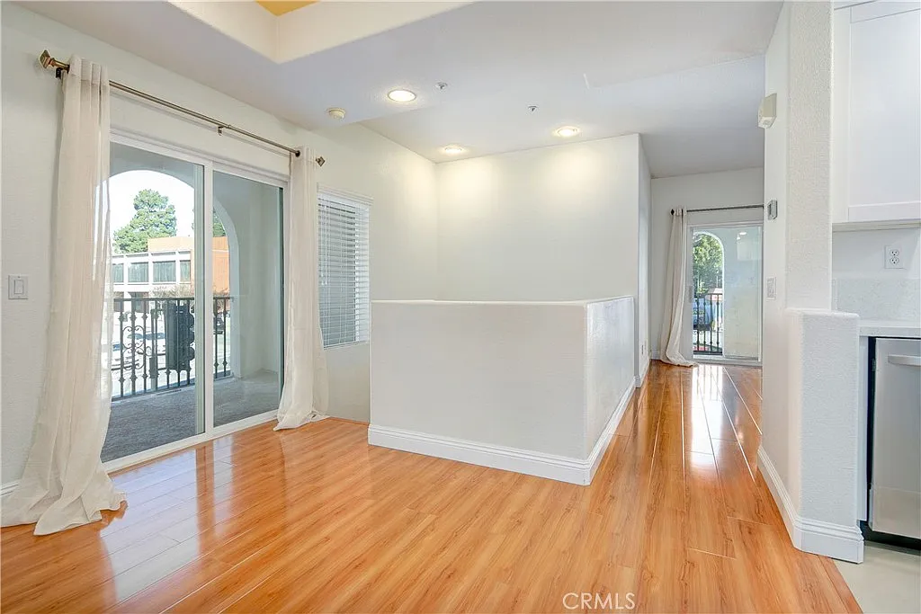 2 bed, 1106 sqft, $3,800 — Photo 4