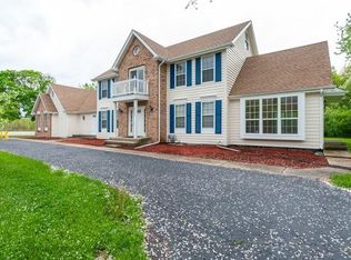 28427 W Maple Ave, Barrington, IL 60010