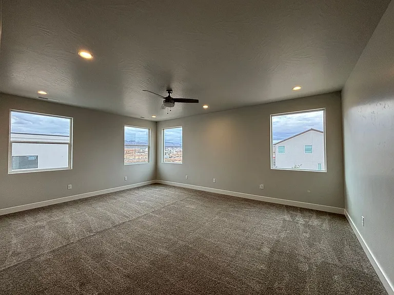 1085 S 4380 W — Photo 12