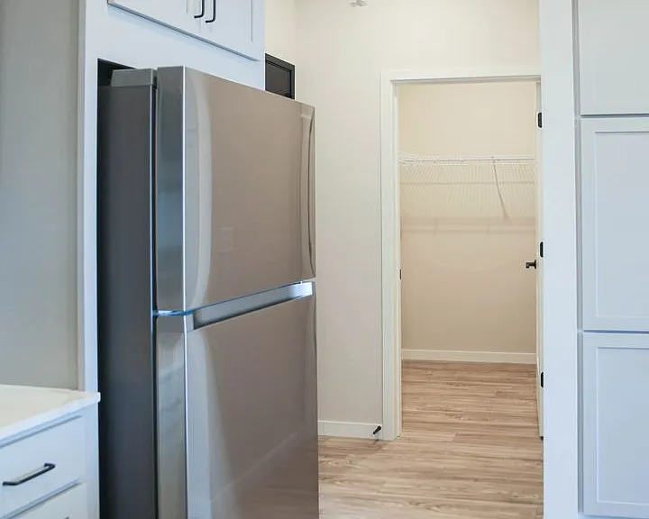 B7 Flats — Photo 127