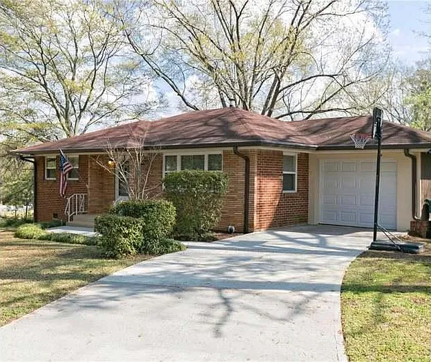 992 Shirley St SE — Photo 9