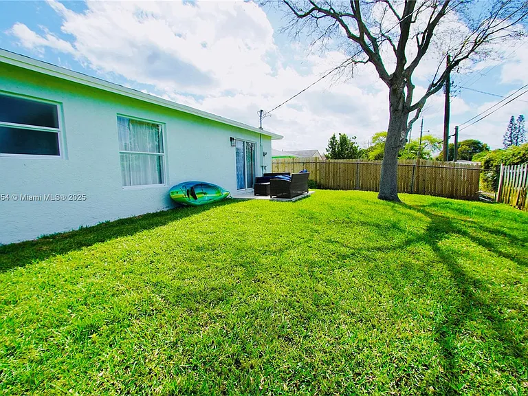 244 NW 6th Ave — Photo 32