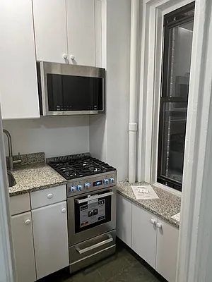 Rented by Buchbinder & Warren | media 17