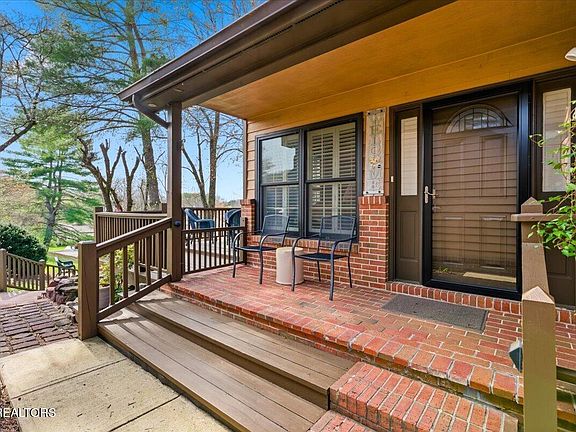 3rd image of 122 Blue Ridge Ct