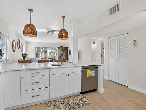 5th image of 250 NE 20th St #1180