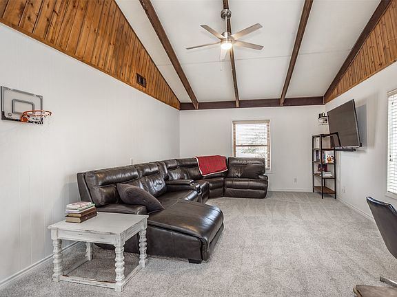 4th image of 231 Hickory St