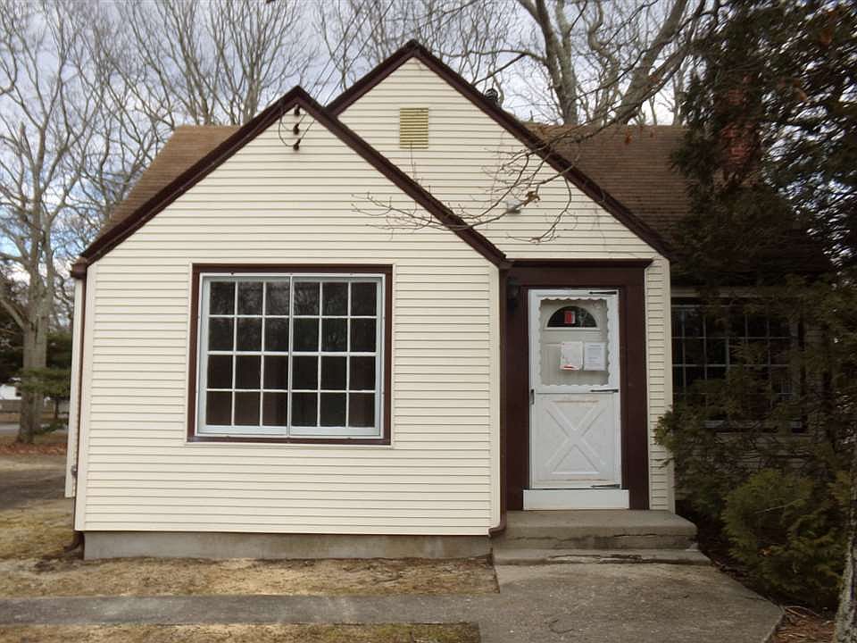 1st image of 403 Clubhouse Dr