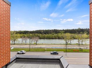 3040 S Parkdale Blvd NW, Calgary, AB T2N 5B3