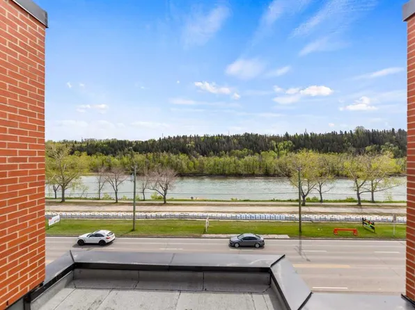 3040 S Parkdale Blvd NW, Calgary, AB T2N 5B3