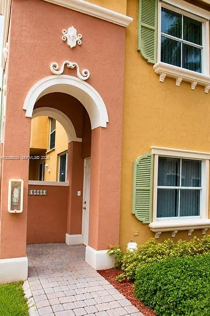 Hampton Isles Condo — Photo 2