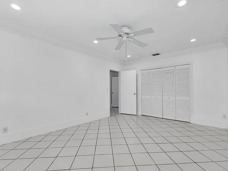 2427 Sea Island Dr — Photo 31