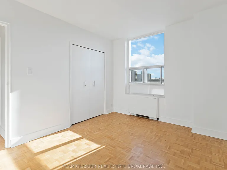 396 Queens Ave #502 — Photo 23
