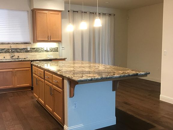 3rd image of 951 Branham Ln