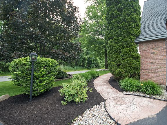 5th image of 604 Bedford Sq