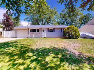 18 Forest Valley Dr, Toms River, NJ 08755