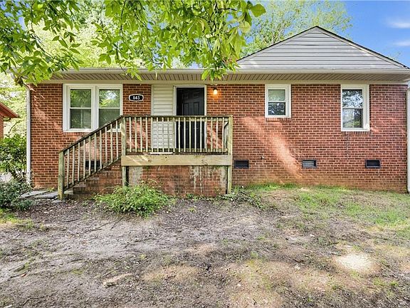 2nd image of 843 Willow Pl