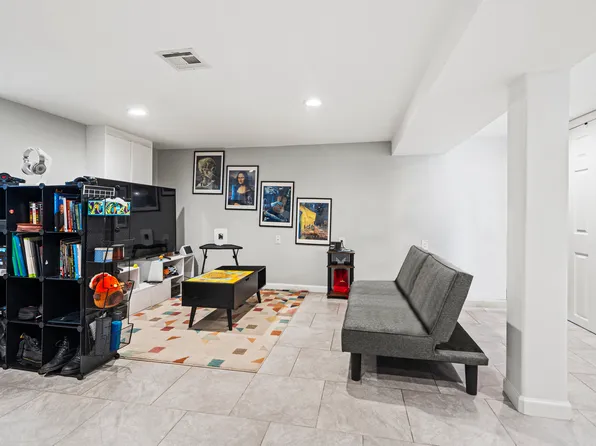 (undisclosed Address), Fairview, NJ 07022