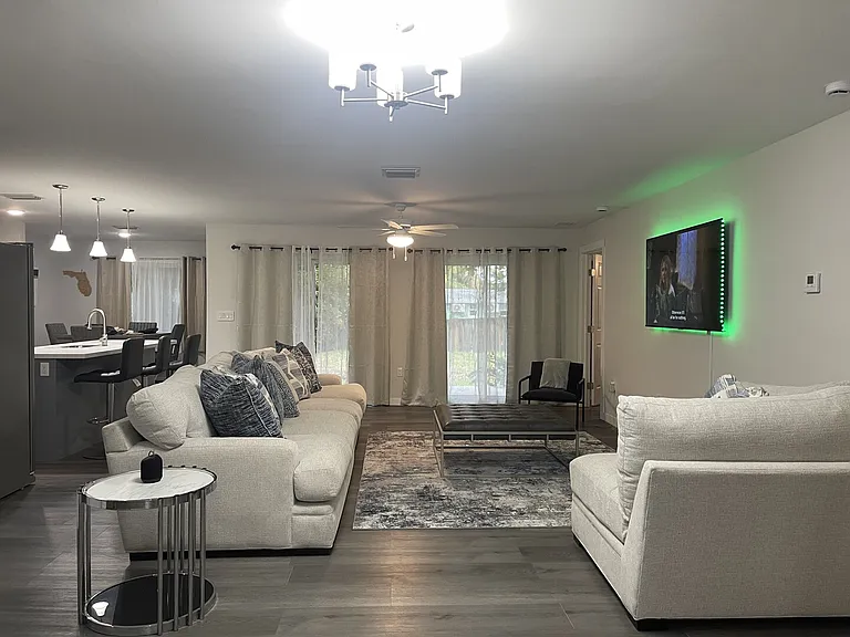 NW 1st Pl — Photo 16
