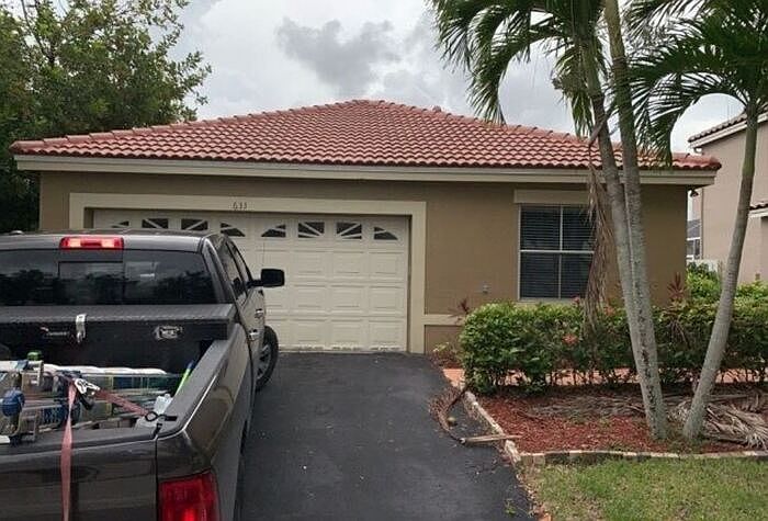 1st image of 633 Stanton Ln