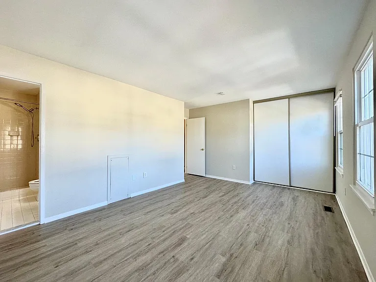 402 Carousel Ct — Photo 19