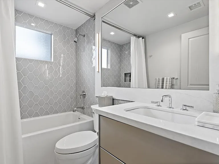 15221 N Clubgate Dr #2062 — Photo 17