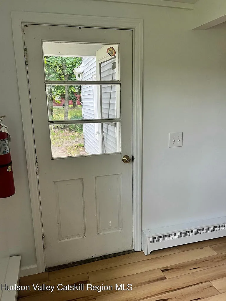 6 bed, 2861 sqft, $6,300 — Photo 4