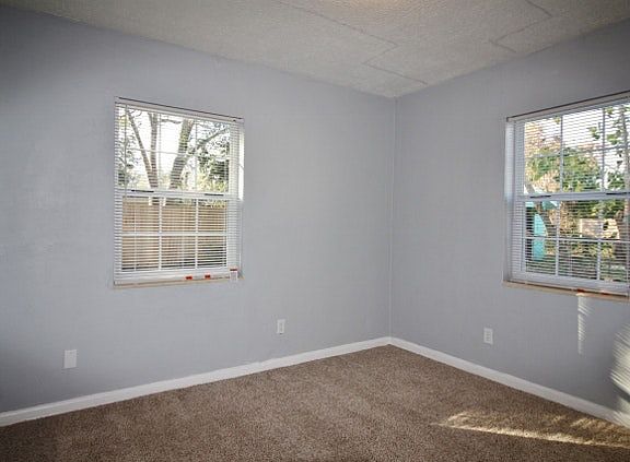 5th image of 218 W 45th St