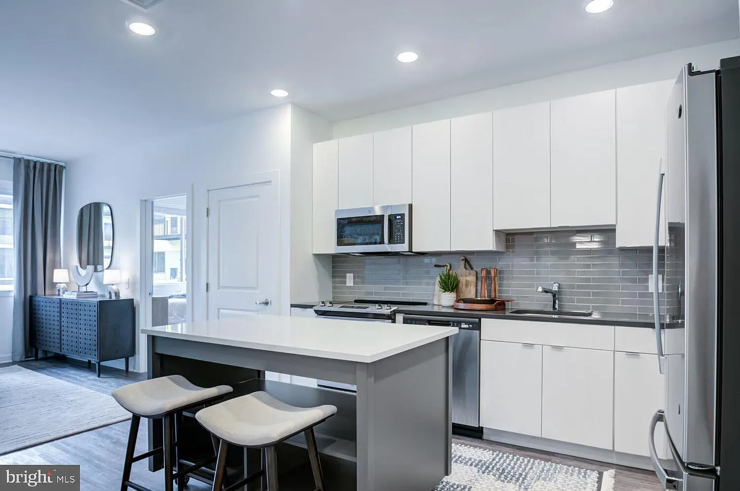 1 bed, 822 sqft, $2,195 — Photo 3