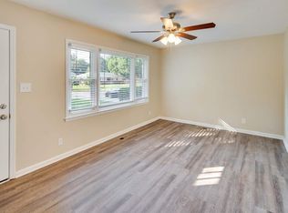 914 Friendly Pl, Charlotte, NC 28213