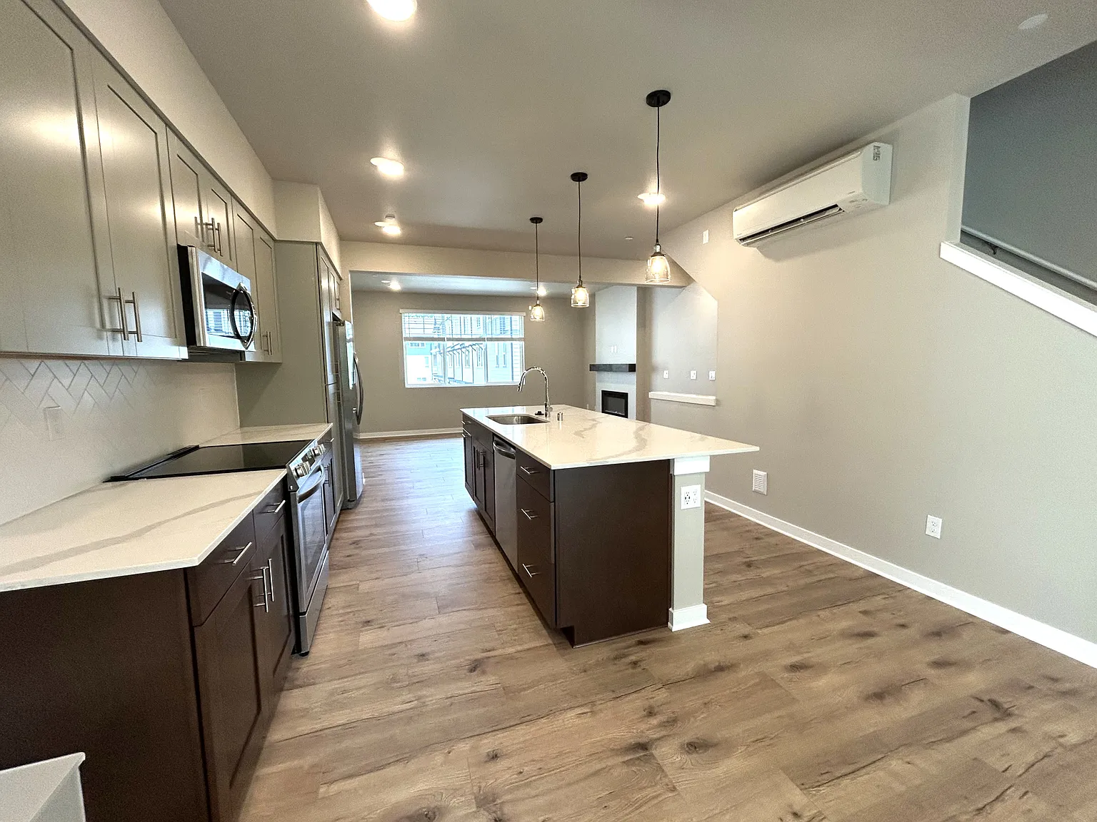 3 bed, 3.5 bath, 1626 sqft, $3,000 — Photo 3