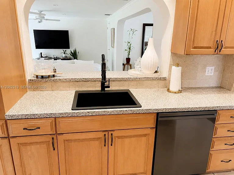 4611 SW 82nd Ct — Photo 6
