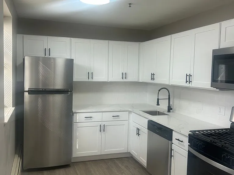 Austin Manor Apartments — Photo 19