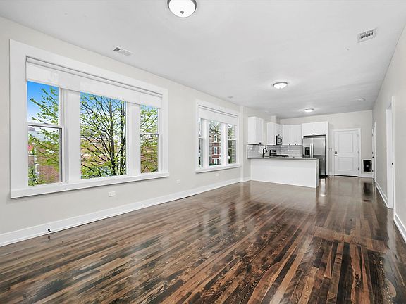 4th image of 3556 W Belmont Ave #2R