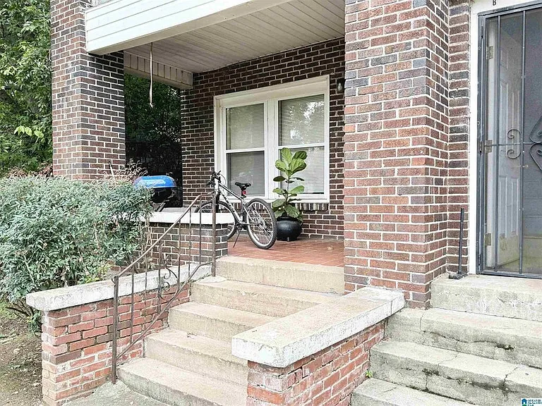 737 40th Pl #A — Photo 37
