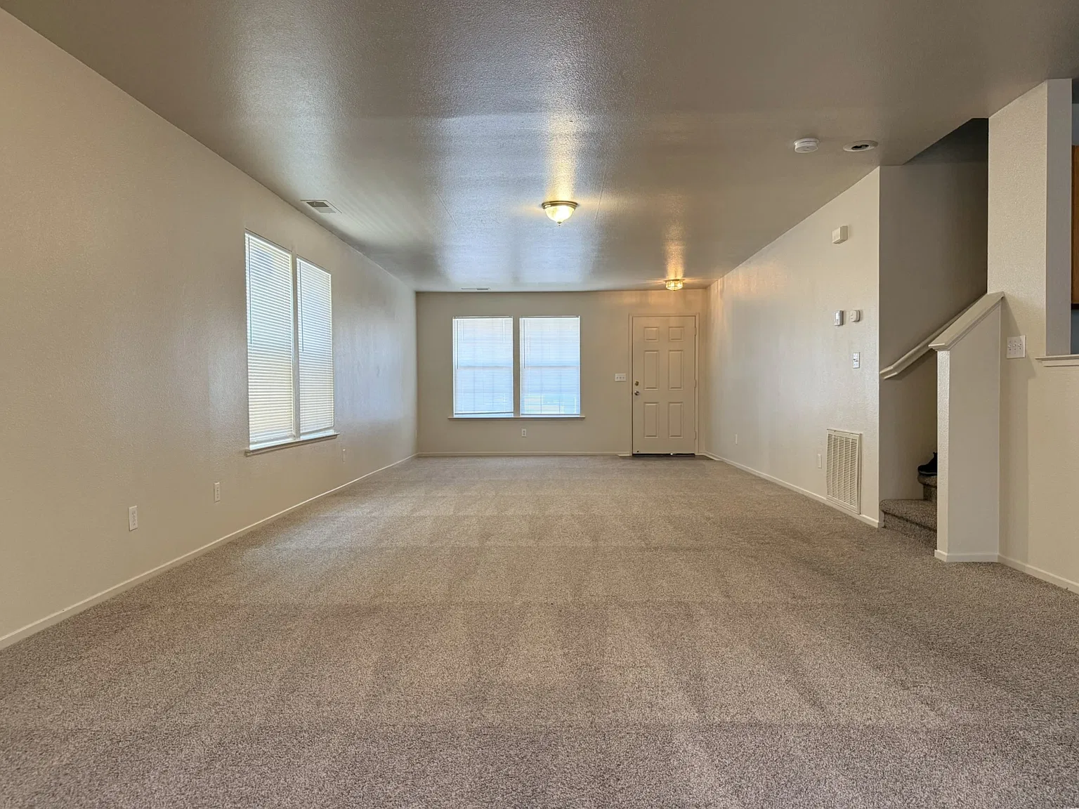 3 bed, 2.5 bath, 2352 sqft, $2,200 — Photo 4