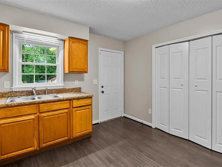 1307 Pearson St — Photo 20