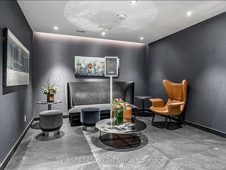 28 Wellesley St E #3504 — Photo 3