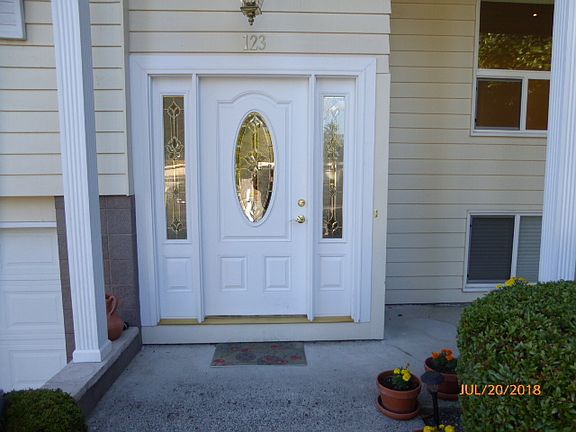 2nd image of 123 165th Ave NE