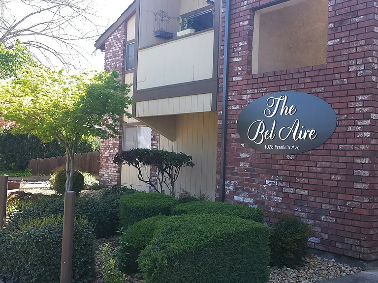 1078 Franklin Ave — Photo 62