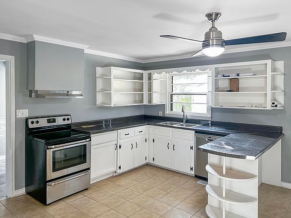 3rd image of 135 Cherokee Dr NE