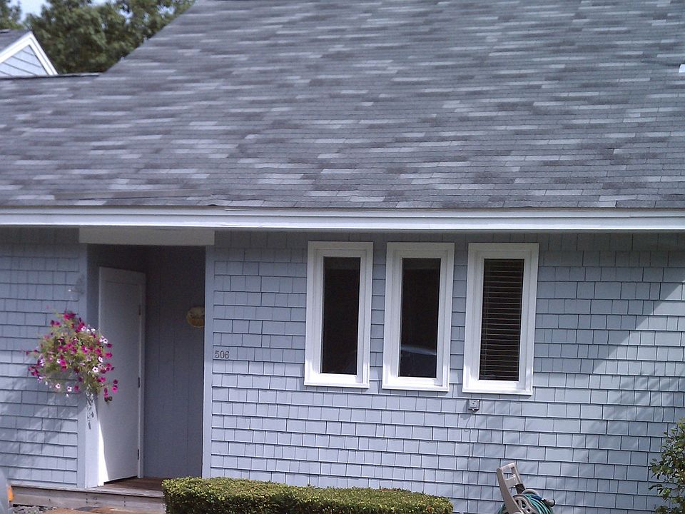 Beautiful end unit condo