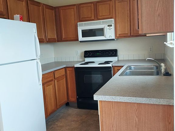 3rd image of 340 Harbor Town Ct APT 4
