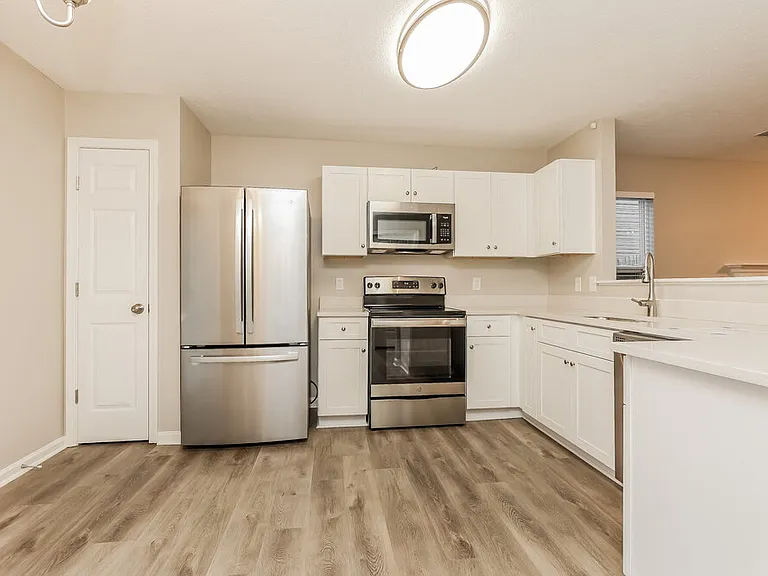 4052 Longfellow Dr — Photo 8