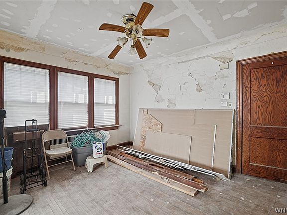 8th image of 328 Highgate Ave