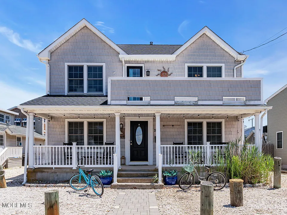 216 4th Ave