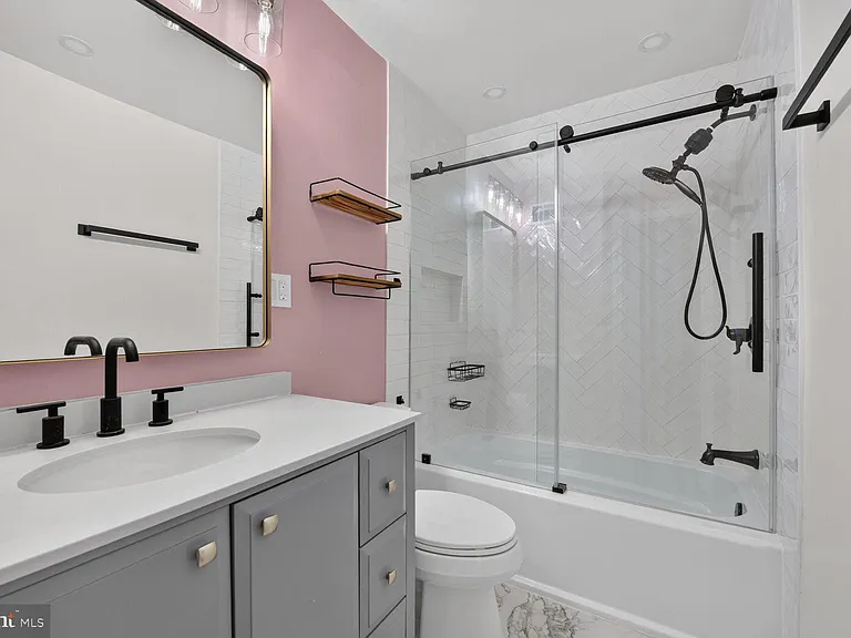 7426 Hallcrest Dr — Photo 26