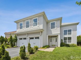 31 Dahlia Ct, Piscataway, NJ 08854