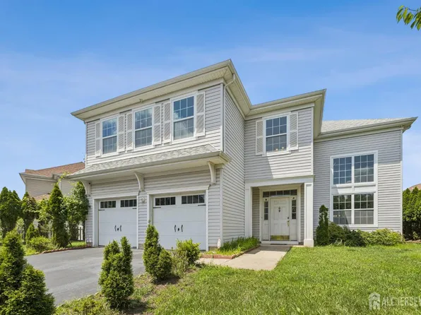 31 Dahlia Ct, Piscataway, NJ 08854