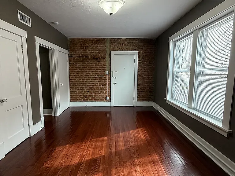 2626 Dewey Ave #6